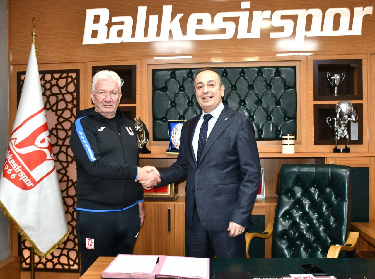 Bursaspor’un eski hoca ve yöneticisi Balıkesirspor’a imza attı