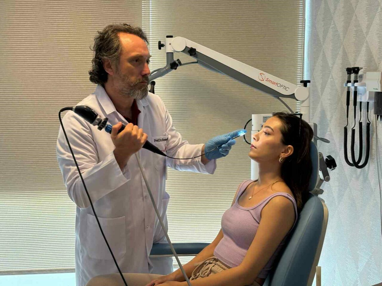 Genç kızın dişi ameliyatla burnundan çıkarıldı Genç kızın dişi ameliyatla burnundan çıkarıldı