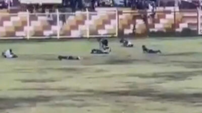 Maç sırasında sahaya yıldırım düştü: 1 ölü, 4 yaralı