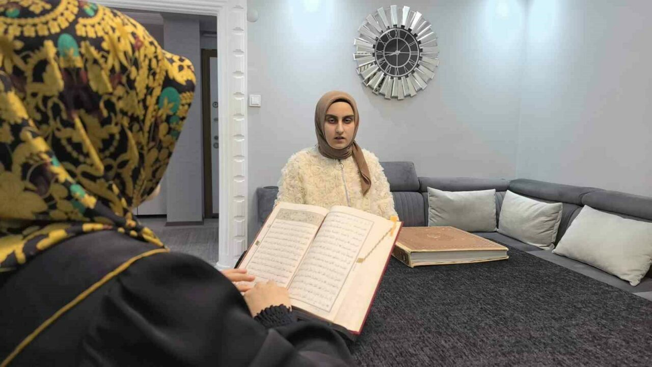 Bursalı görme engelli Medine hafızlık belgesini Cumhurbaşkanı Erdoğan’ın elinden almak istiyor Bursalı görme engelli Medine hafızlık belgesini Cumhurbaşkanı Erdoğan’ın elinden almak istiyor