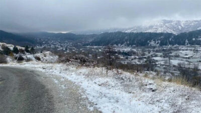 İzmir’e mevsimin ilk kar yağışı düştü