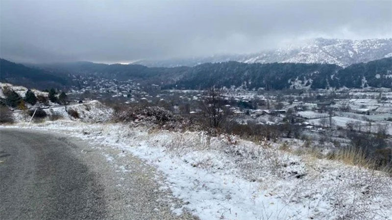 İzmir’e mevsimin ilk kar yağışı düştü İzmir’e mevsimin ilk kar yağışı düştü