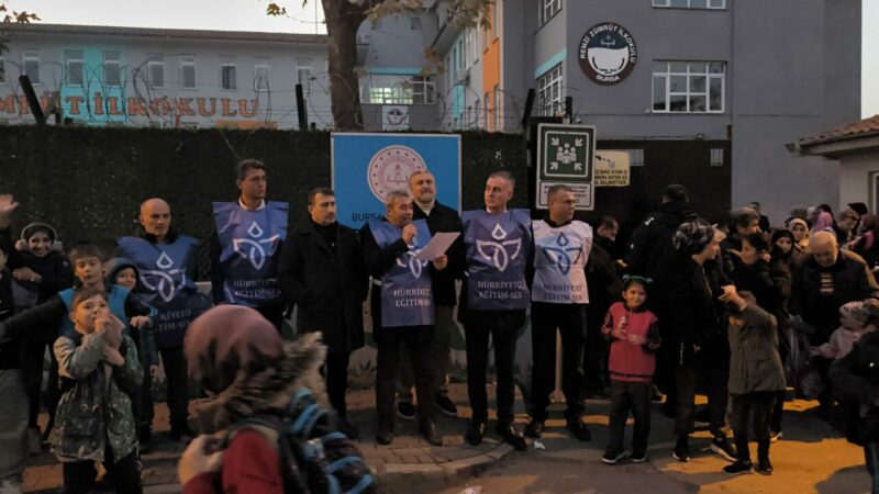 Bursa İl Milli Eğitim Müdürlüğü’ne çağrı; ‘İkili öğretimde ders süresi 35 dakikaya düşürülmeli’ Hürriyetçi Eğitim-Sen Bursa 1 ve 2 No’lu Şubeleri, Bursa’da ikili