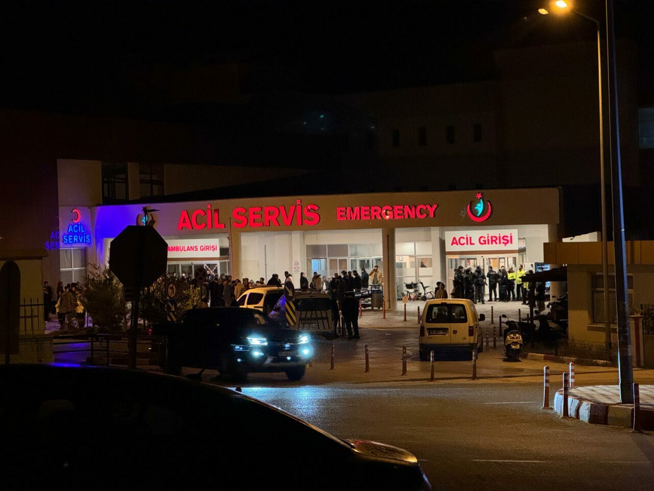 İki grup arasında silahlı kavga: 3 ölü, 1 yaralı İki grup arasında silahlı kavga: 3 ölü, 1 yaralı