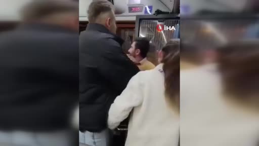 Bursa’da otobüste kavga! Birbirlerine girdiler Bursa’da otobüste kavga! Birbirlerine girdiler