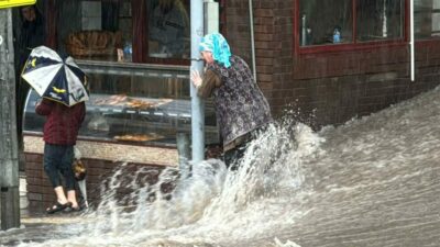 İzmir yağmura teslim