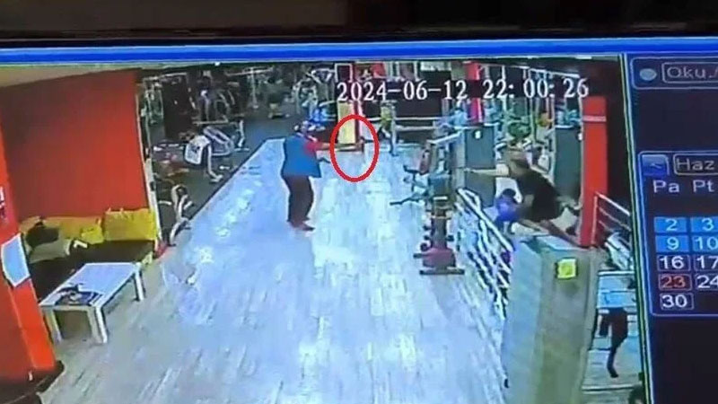 3 yaşındaki oğlunun gözü önünde öldürüldü! 3 yaşındaki oğlunun gözü önünde öldürüldü!