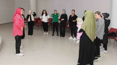 Osmangazi Belediyesinin ‘Kadınlar Tiyatro Sahnesinde’ adıyla ilçedeki kadınlara özel olarak
