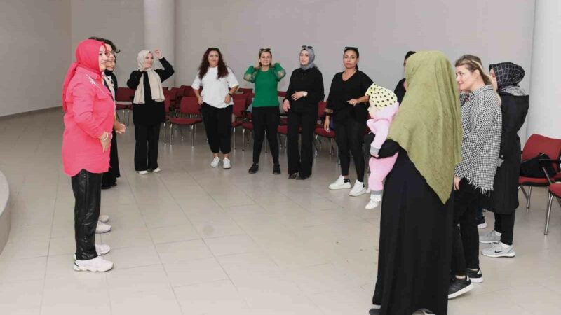 Osmangazi Belediyesinin ‘Kadınlar Tiyatro Sahnesinde’ adıyla ilçedeki kadınlara özel olarak