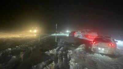 Kar ve tipi yolları kapattı: 1 ölü