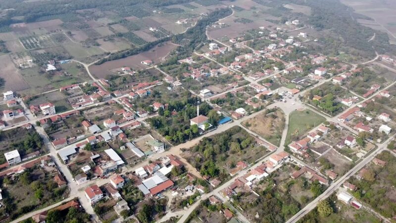 Türkiye’de gündem olan Bursa’nın bu köyündeki krizde yeni gelişme! Olay Gazetesi Yazarı Ahmet Emin Yılmaz, Karacabey ilçesine bağlı Hürriyet