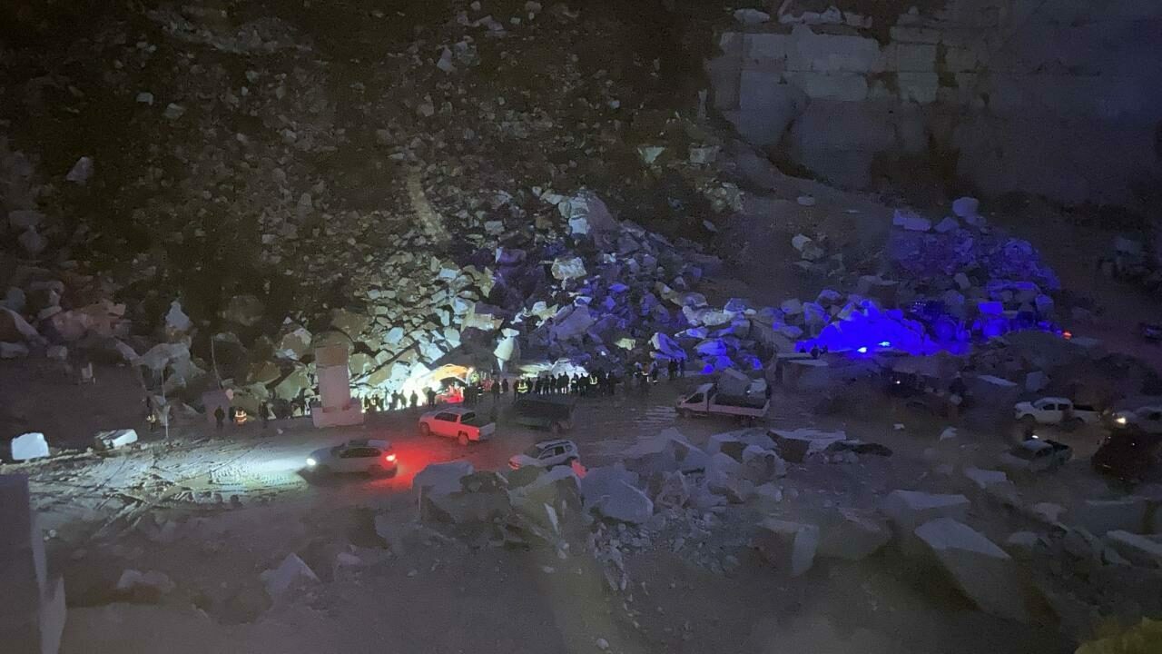 Mermer ocağında toprak kayması: 2 işçi yaşamını yitirdi Mermer ocağında toprak kayması: 2 işçi yaşamını yitirdi