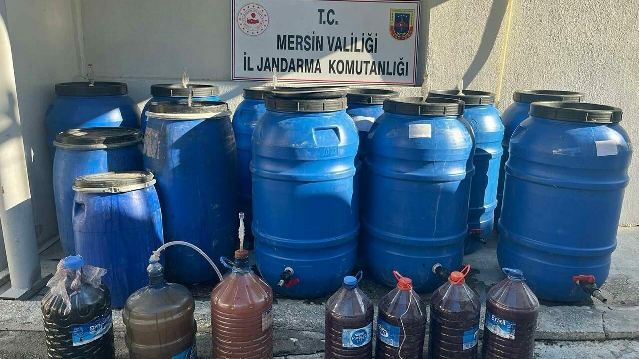 Mersin’de 3 ton sahte içki ele geçirildi Mersin’de 3 ton sahte içki ele geçirildi