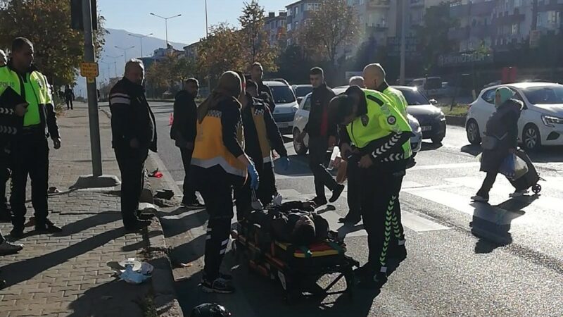 Bursa’da motosikletler çarpıştı Bursa’nın Orhangazi geçişişinde meydana gelen trafik kazasında yayaların kullandığı trafik