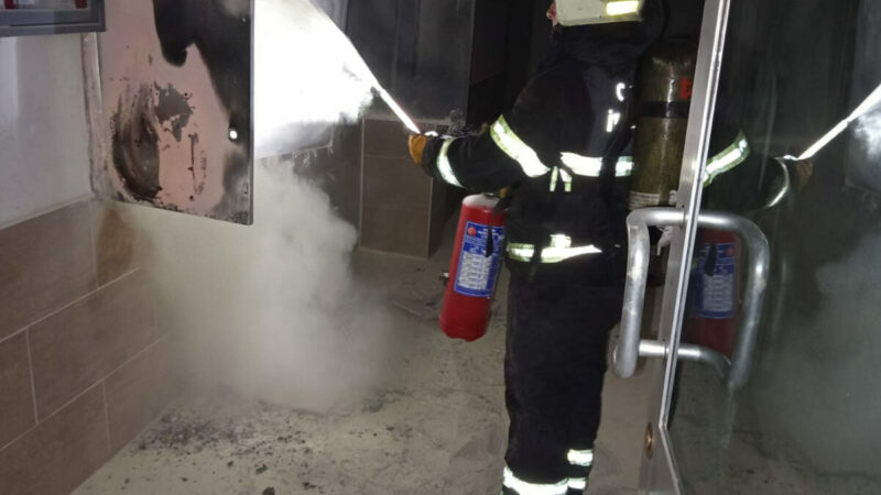 Ordu'nun Ünye ilçesinde bir apartmanda çıkan yangında dumandan etkilenen 5