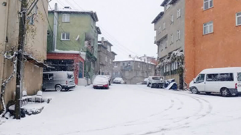 Bursa’nın 5 ilçesi bembeyaz Öğle saatlerinden sonra Bursa kent merkezi ve yüksek kesimlerde etkili