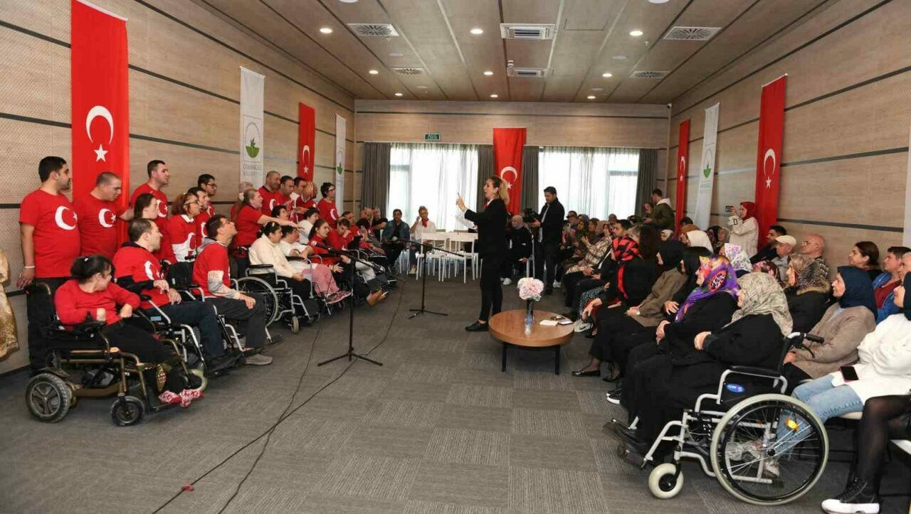 Özel ihtiyaç sahibi bireyler Atatürk’ü saygı ve özlemle andı Özel ihtiyaç sahibi bireyler Atatürk’ü saygı ve özlemle andı