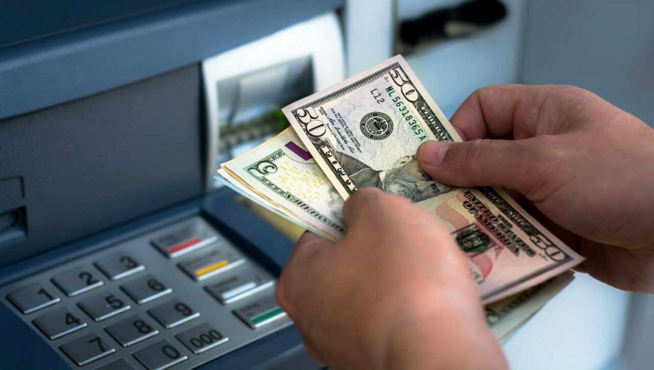 Piyasada 50 dolar paniği! Bankalar ve döviz büroları alımları durduruyor