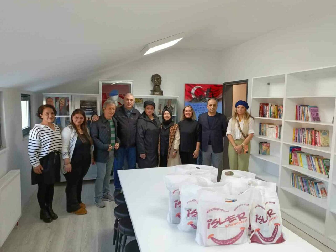 Bursa’da şehidin okulunda kitap seferberliği Bursa’da şehidin okulunda kitap seferberliği