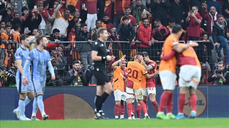 Galatasaray, UEFA Avrupa Ligi'nin 4. haftasında konuk ettiği İngiliz ekibi