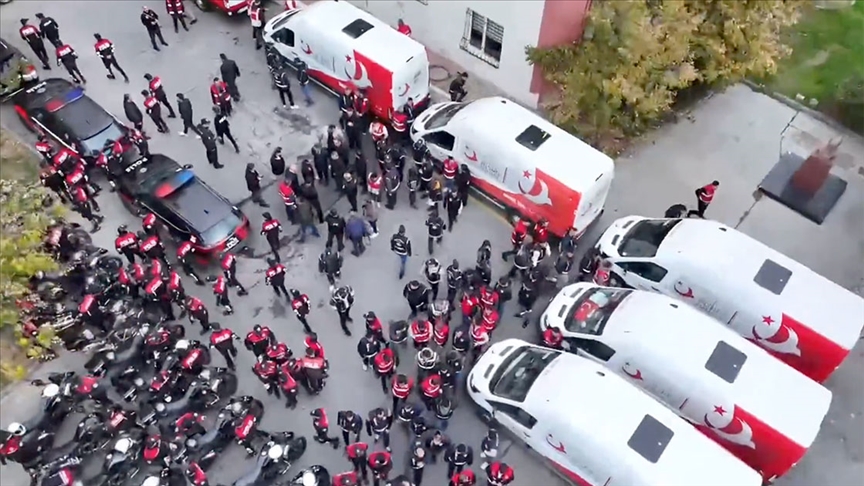 Bakan Yerlikaya açıkladı! 242 düzensiz göçmen yakalandı