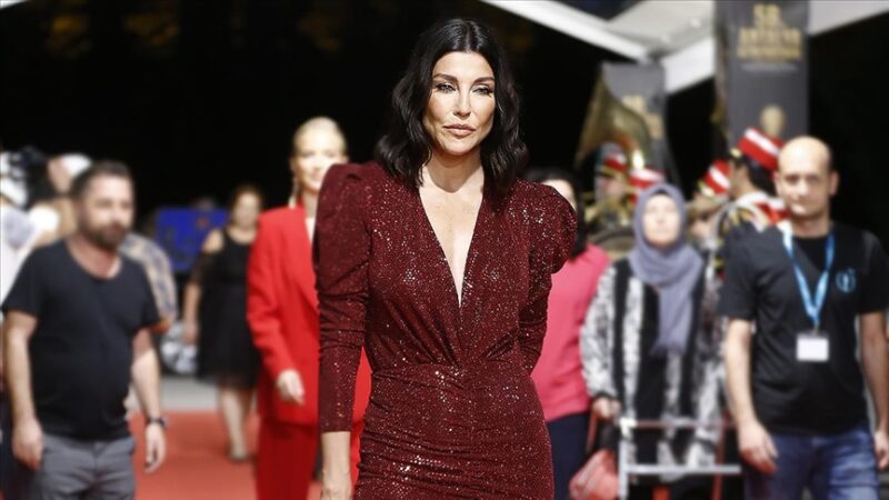 Eski manken Deniz Akkaya hakkında "hakaret" ve "tehdit" suçlarından başlatılan