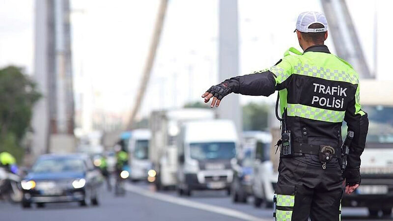 TBMM Genel Kurulu, yetkisiz çakar kullananlara 96 bin lira para
