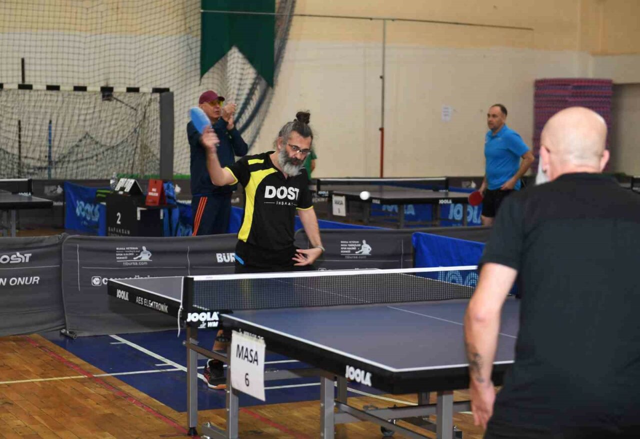 Bursa’da Veteran tenisçiler bu turnuvada ter dökecek Bursa’da Veteran tenisçiler bu turnuvada ter dökecek