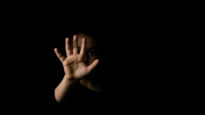 Uzmanı açıkladı: Çocukluk travması yaşadığınızı gösteren beş gizli belirti!