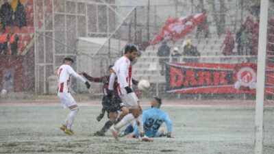 2.Lig’de Bursa ekibi önce çamura sonra kara saplandı!