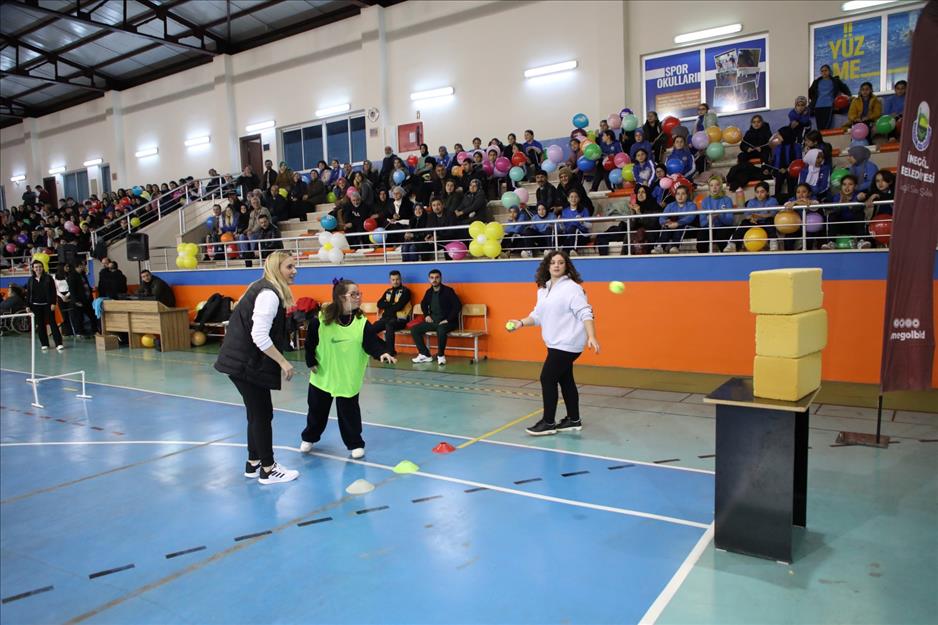 İnegöl’de engelliler sahaya indi İnegöl’de engelliler sahaya indi