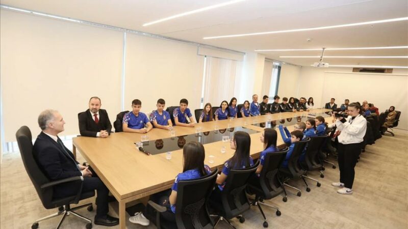 Şampiyonlar Başkan Taban’la buluştu İnegöl Belediye Başkanı Alper Taban, İnegöl Belediyespor formasıyla 2024 yılında