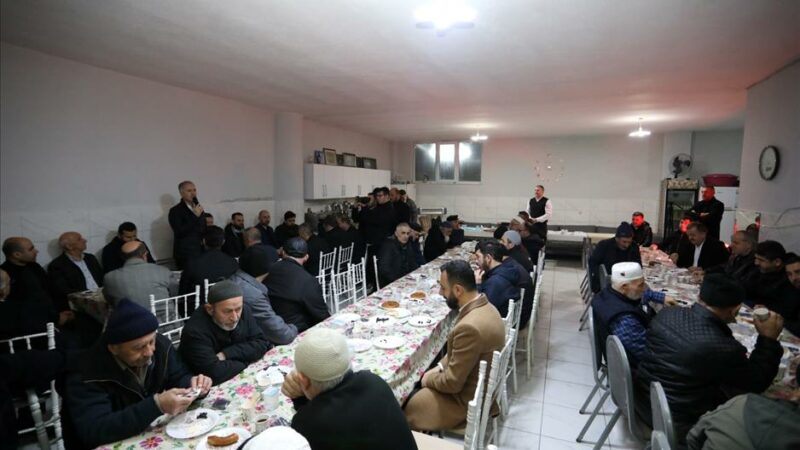 İnegöl Belediye Başkanı Alper Taban, Bereket Sofrası buluşmaları kapsamında Fetih