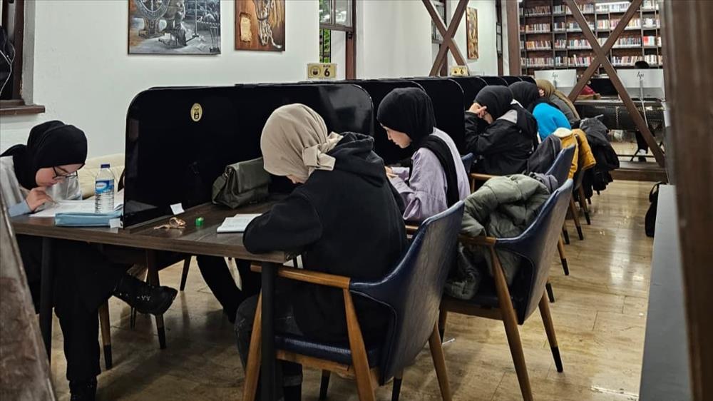 İnegöl’de öğrenciler TYT simülasyonunda ter döktü İnegöl’de öğrenciler TYT simülasyonunda ter döktü