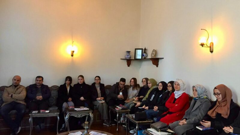 Yazarları, şairleri ve fikir önderlerini vatandaşlar ile buluşturan Osmangazi Belediyesi,