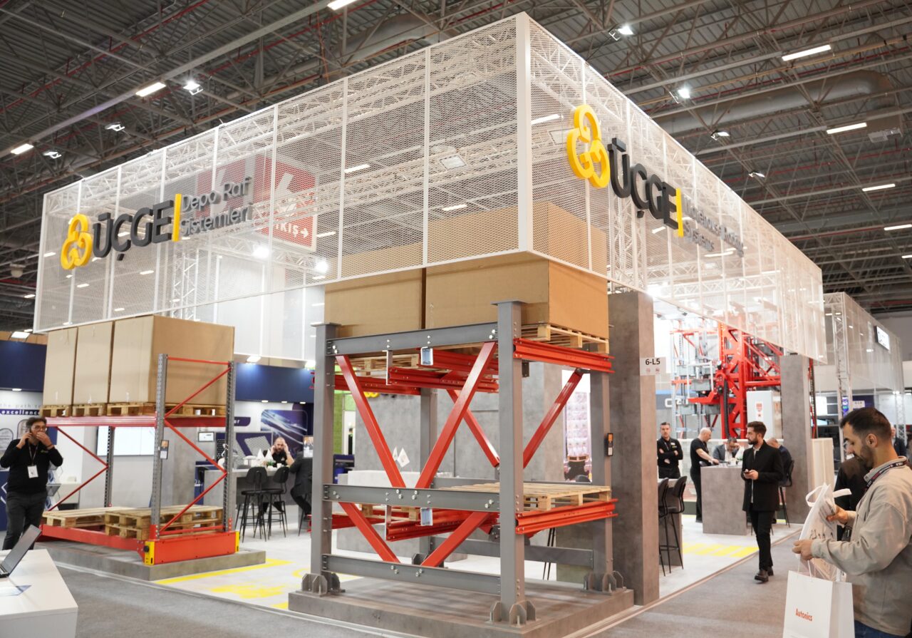 ÜÇGE DRS, 9. Robot Yatırımları Zirvesi’nde intralojistik çözümleriyle ilgi odağı oldu