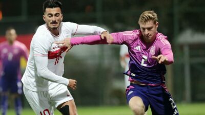 Bursaspor’un ilgilendiği futbolcu için kulübü yüksekten uçtu