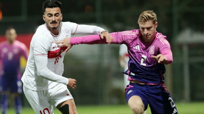 Transfer çalışmalarını sürdüren Bursaspor’da gündeme gelen isimlerden biri olan Sami