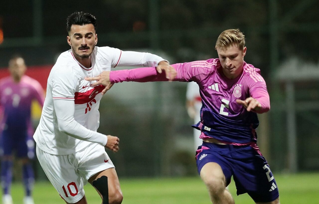 Bursaspor’un ilgilendiği futbolcu için kulübü yüksekten uçtu