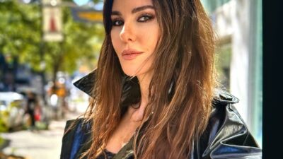 Defne Samyeli dekoltesiyle göz kamaştırdı!