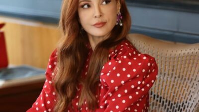 Mine Tugay’dan yeni paylaşım! Leopar desenli ceketinin içine…