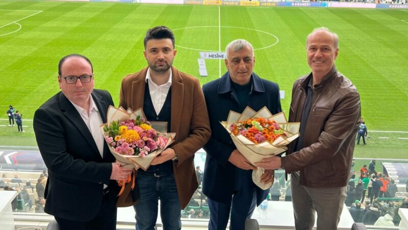 Bursaspor-Artvin Hopaspor maçı öncesi Tan Eğitim Kurumları Yönetim Kurulu Başkanı