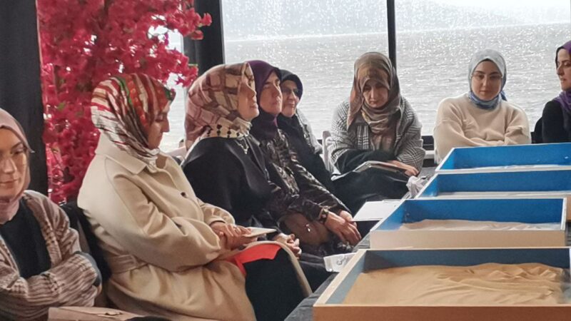 Bursa’da ilginç ruh sağlığı etkinliği Mudanya’da bulunan kum terapisi meraklıları bir araya geldi. İstanbul, Bursa,