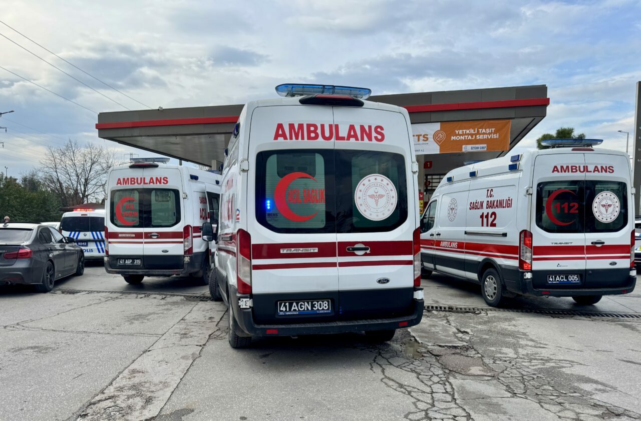 Akaryakıt istasyonunda kavga: 7 yaralı Akaryakıt istasyonunda kavga: 7 yaralı