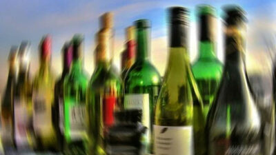 Yılbaşı öncesi sahte içki alarmı! Sahte içki nasıl anlaşılır, alkol zehirlenmesinin belirtileri nelerdir?