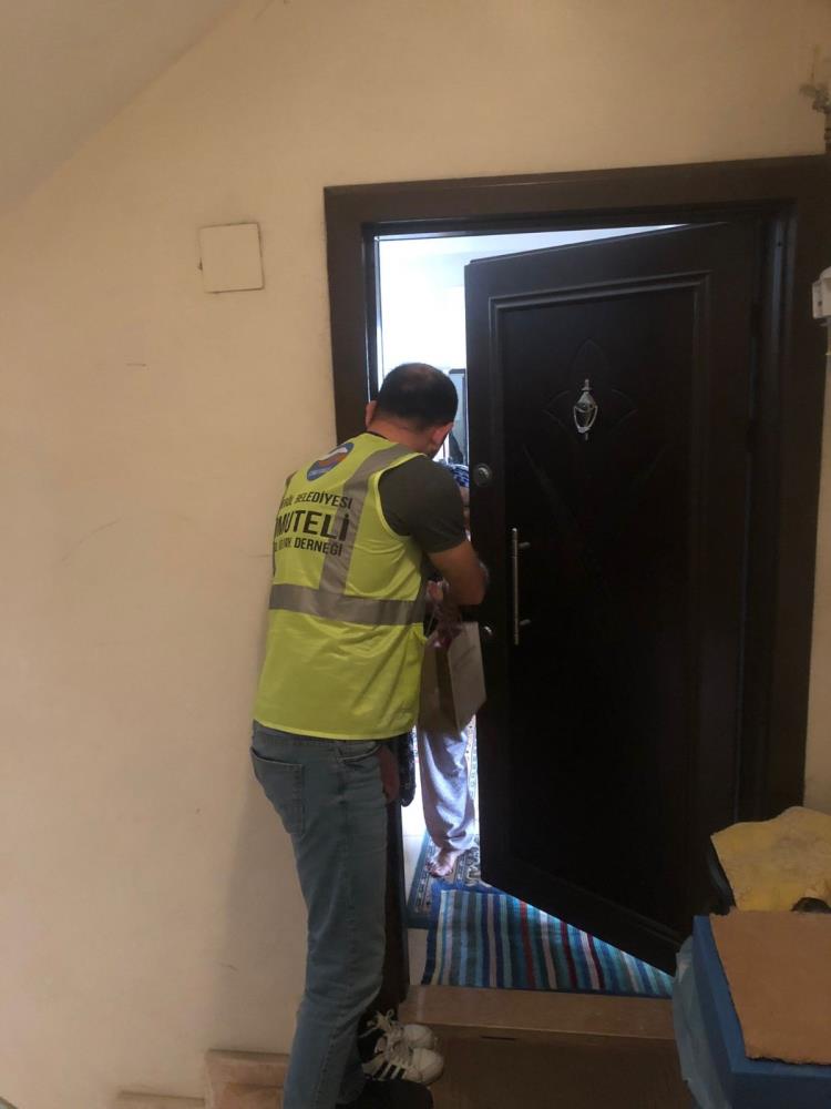 Bursa’nın İnegöl ilçesinde ihtiyaç sahibi ailelere 3’er bin liralık ısınma yardımı