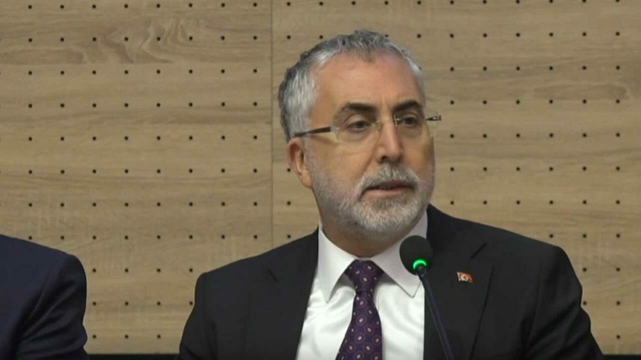 Bakan Işıkhan’dan meslek lisesi mezunlarına destek açıklaması Bakan Işıkhan’dan meslek lisesi mezunlarına destek açıklaması