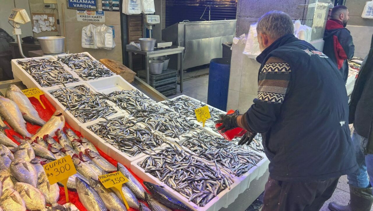 Balıkçıların önerisi: Bu yöntemle balık 1 yıl boyunca bozulmadan saklanıyor Balıkçıların önerisi: Bu yöntemle balık 1 yıl boyunca bozulmadan saklanıyor