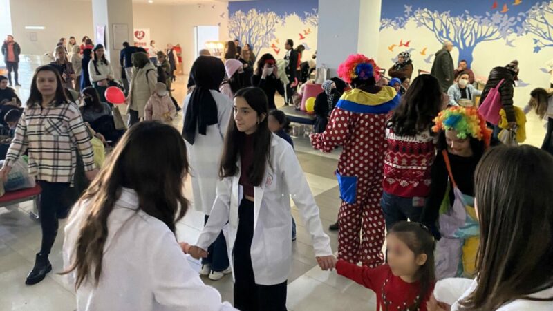 Bursa’da lösemili çocuklar, ‘Dilek Ağacı’ ile hayallerine kavuşuyor Yeşim Grup, sosyal sorumluluk bilinciyle toplumun her kesimine dokunmaya devam