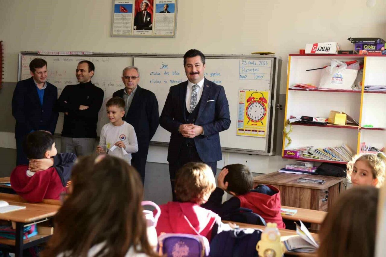 Başkan Ercan Özel, küçük başkan adayının isteğini geri çevirmedi Başkan Ercan Özel, küçük başkan adayının isteğini geri çevirmedi